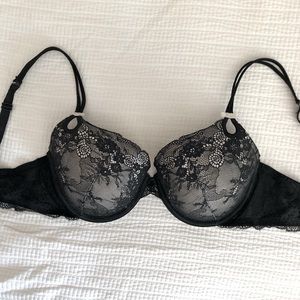 Victoria’s Secret lightly lined bra